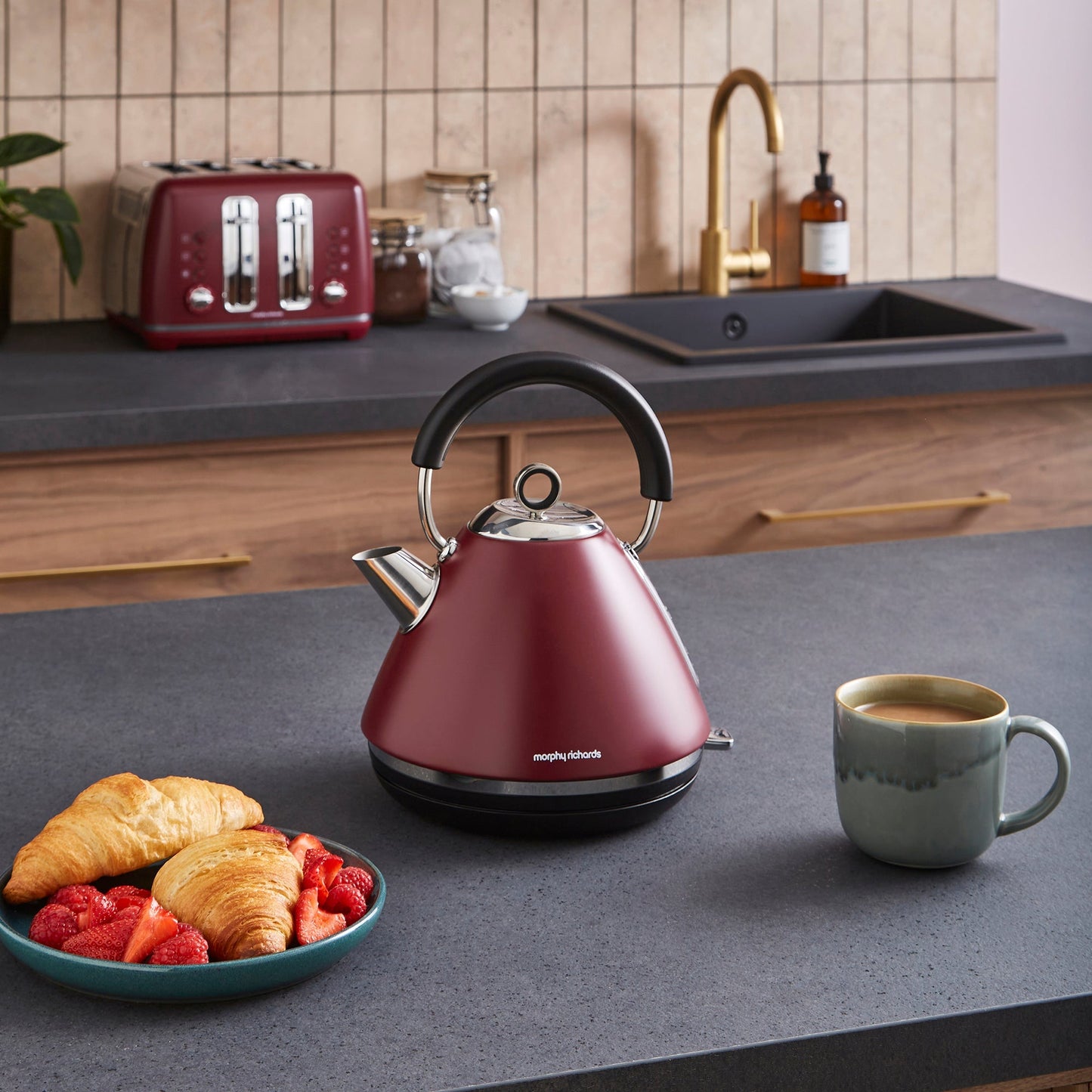 Limited Edition Accents 1.5L Pyramid Kettle - Rhubarb