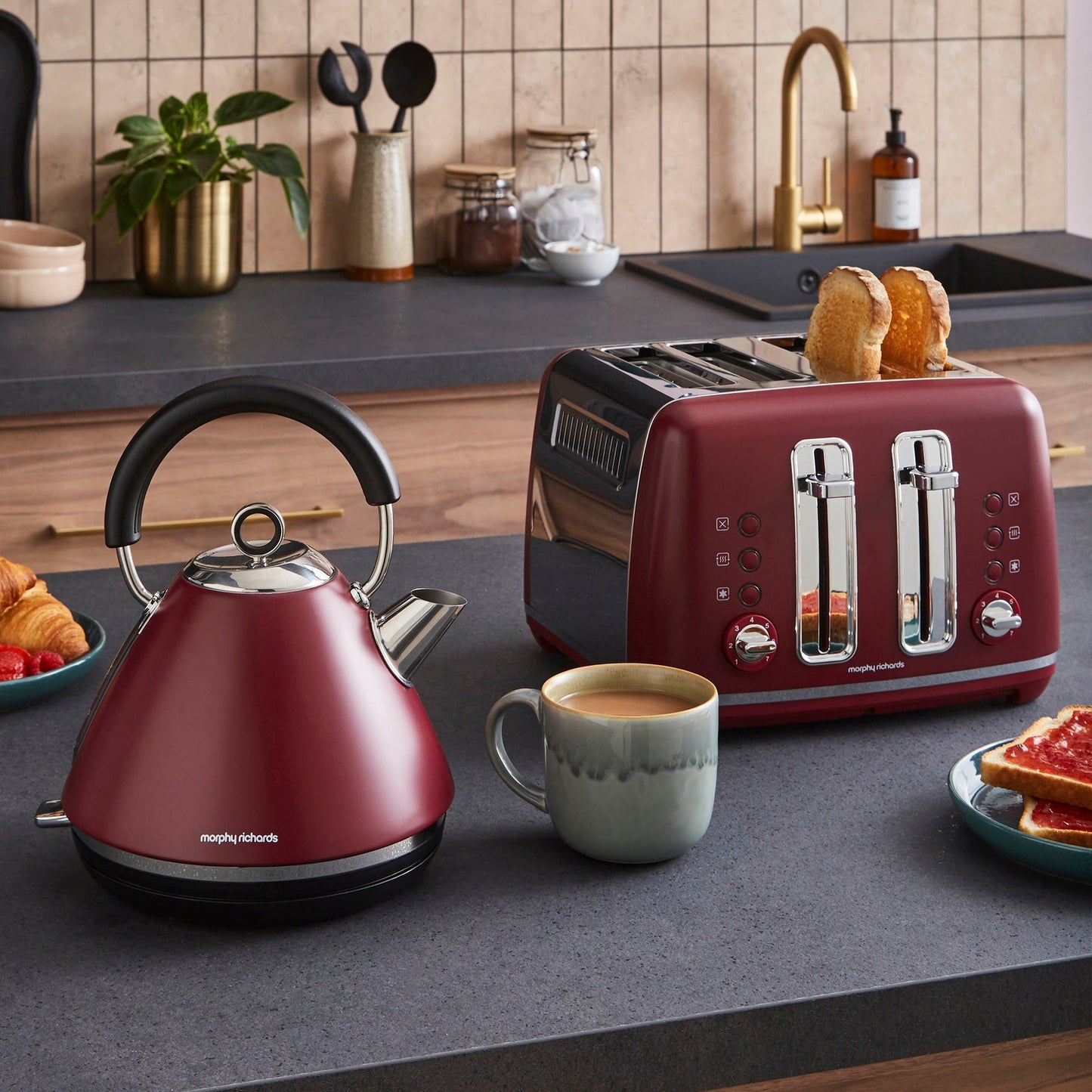 Limited Edition Accents 1.5L Pyramid Kettle - Rhubarb