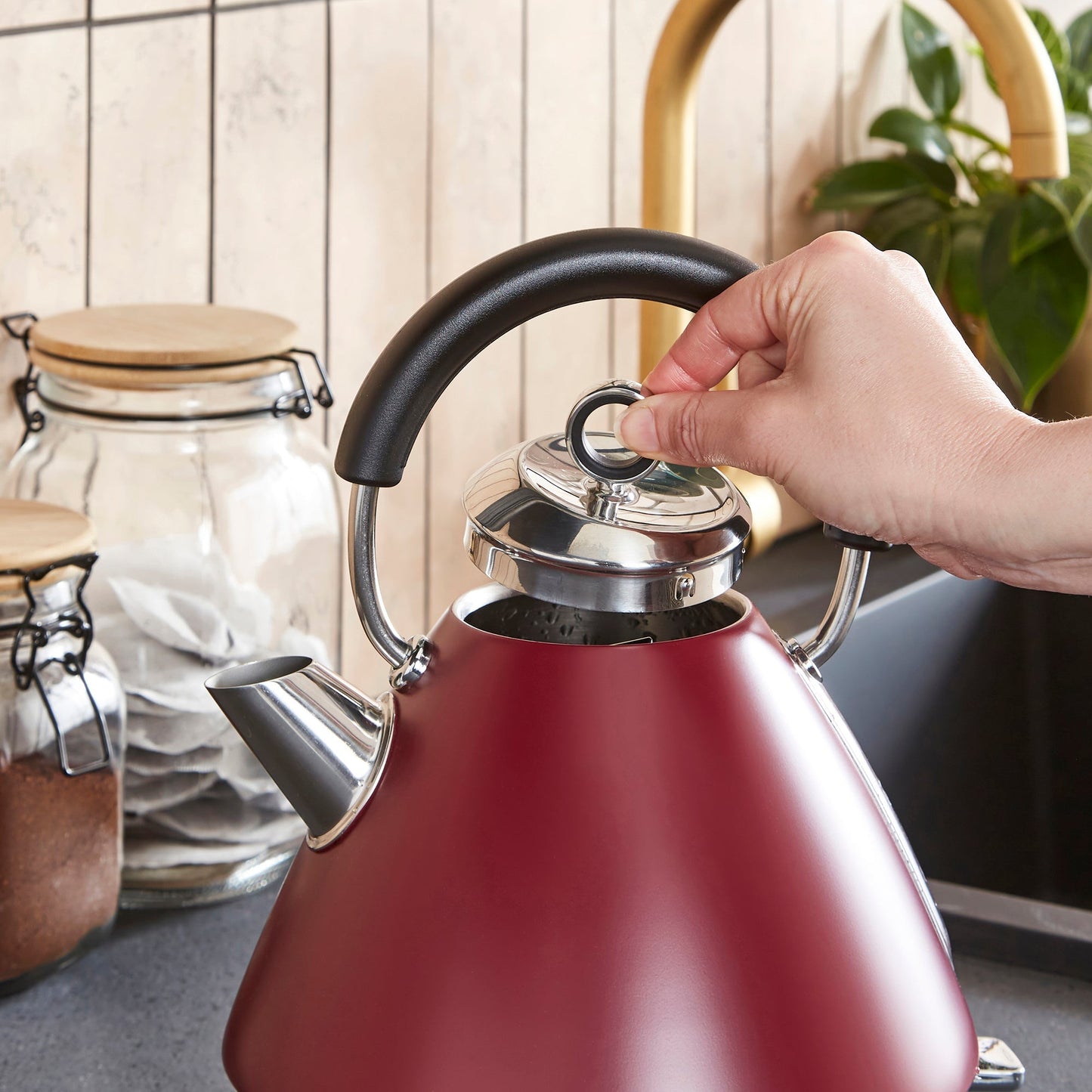 Limited Edition Accents 1.5L Pyramid Kettle - Rhubarb