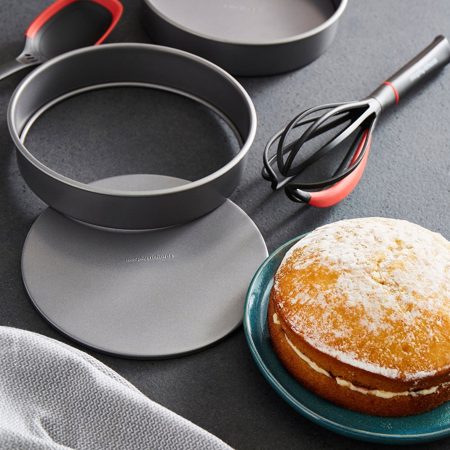 MixStar Compact Stand Mixer and Loose Base Shallow Cake Tin Set