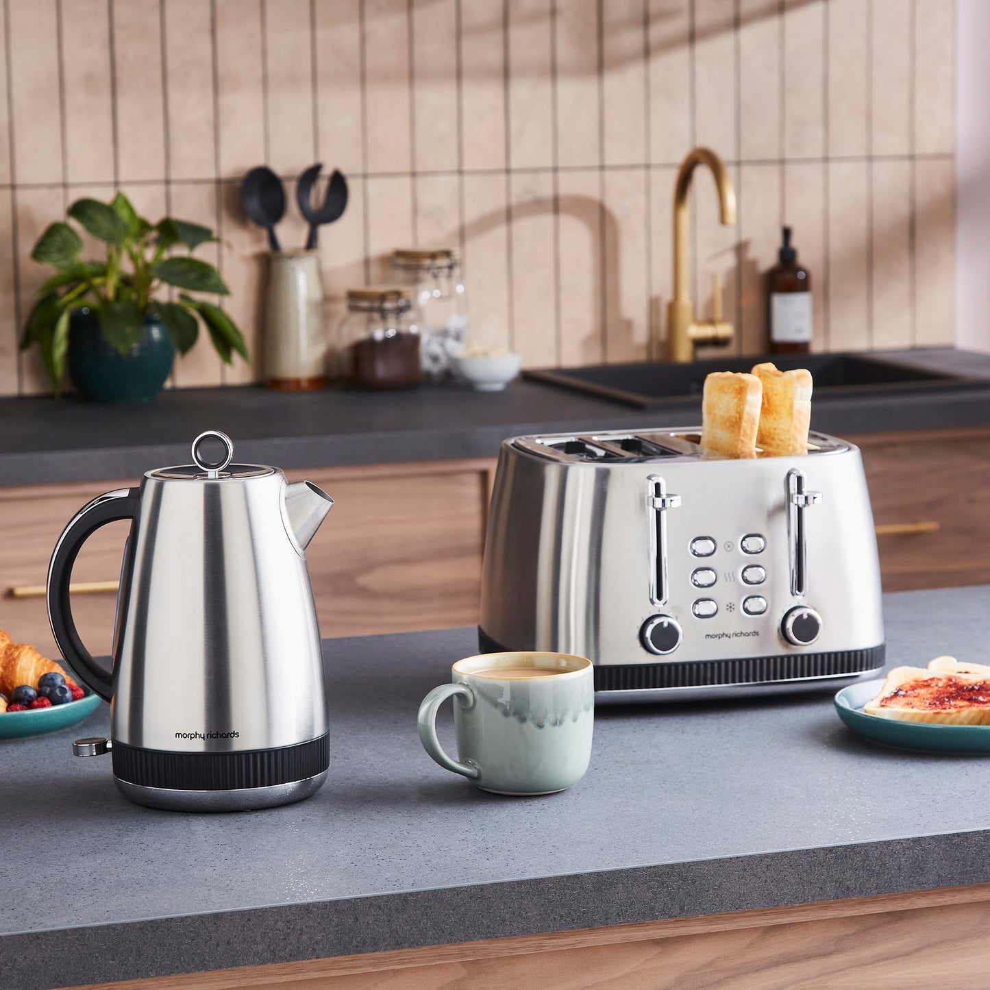 Mexborough Black Kettle & Toaster Set